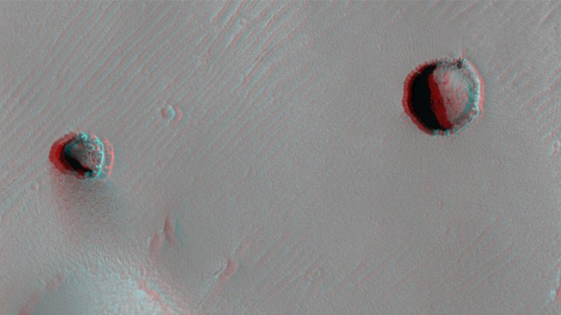 Eerily symmetrical ‘pits’ spotted in 3D image of Martian volcano (PICTURE)