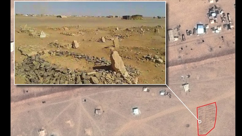 Graves appear in Syria-Jordan desert as 75,000+ refugees left stranded