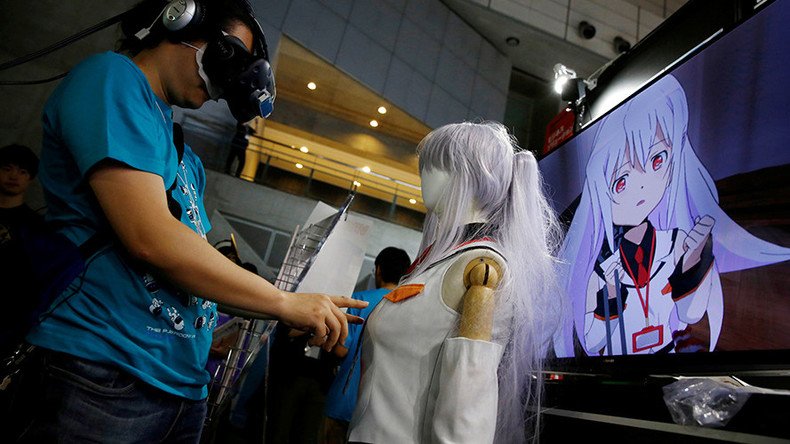  Gamers banned from groping VR women at gaming exhibit (PHOTOS)