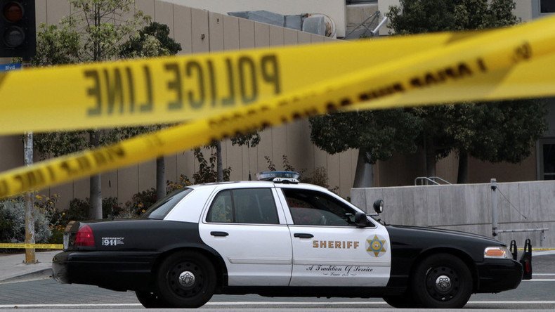 Bomb squad deployed after LAPD finds suspicious package near govt buildings