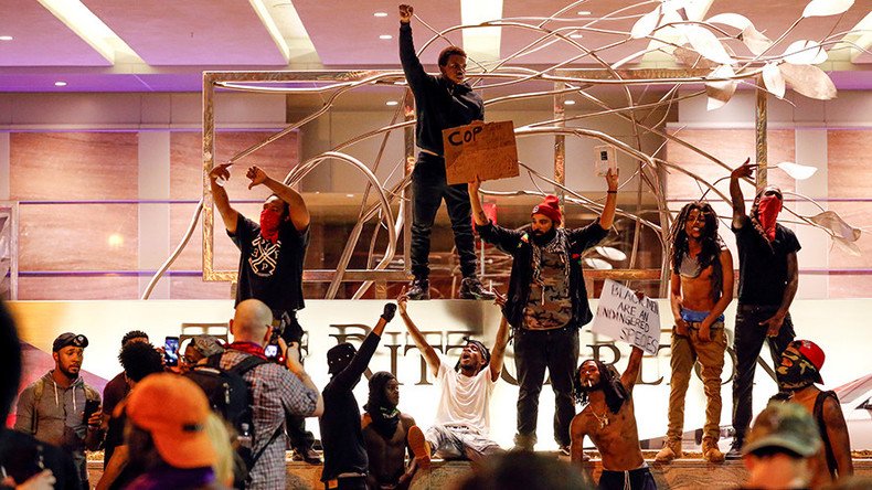 ‘Fed up & scared’: Demonstrators speak to RT about Keith Lamont Scott protests (VIDEOS)