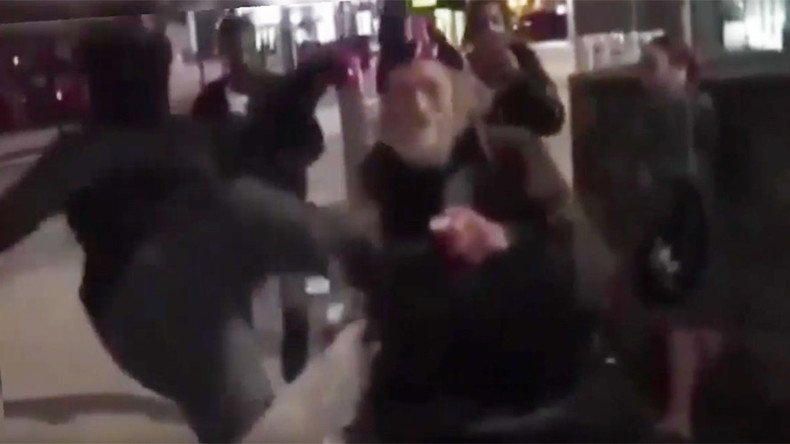 Thug jump-kicks homeless man in ‘disgusting’ attack (VIDEO)