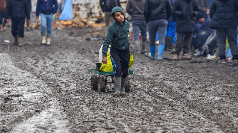 Child refugees in Calais ‘Jungle’ are ‘giving up’ on reaching Britain