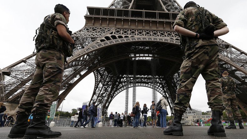 Austrian family ‘treated like terrorists’ at Eiffel Tower because of child’s insulin pump
