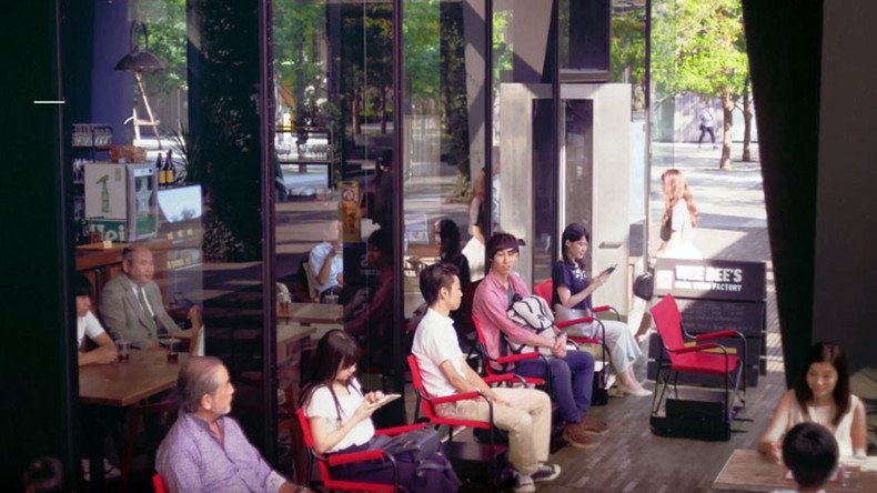 ‘Self-driving’ chairs ease pain of long restaurant queues (VIDEO)