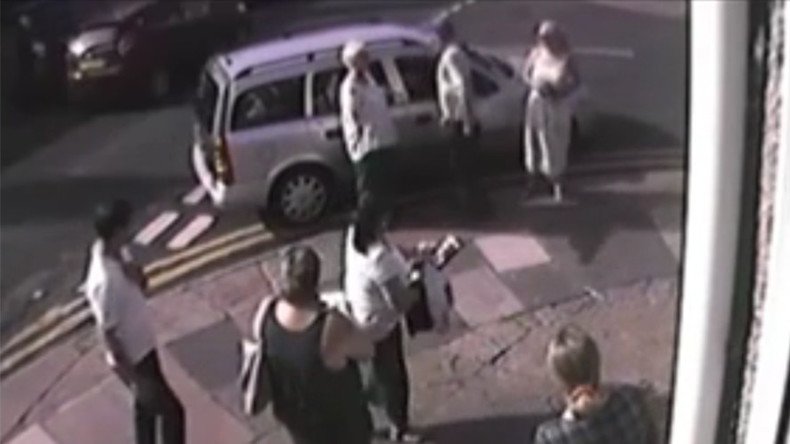 Drunk man stopped from driving by gang of mums, banned from roads (VIDEO)