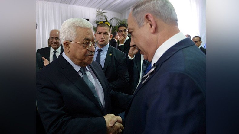 Abbas & Netanyahu exchange historic handshake at Peres funeral (VIDEO)