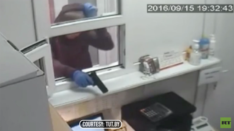Armed robber flees after stern reprimand from fearless cashier (VIDEO)
