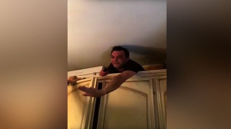 Italian mafia boss found in secret ‘wardrobe’ hideout in his own home (VIDEO)