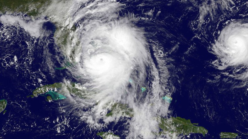 What it’s like to fly right into Hurricane Matthew (VIDEO)
