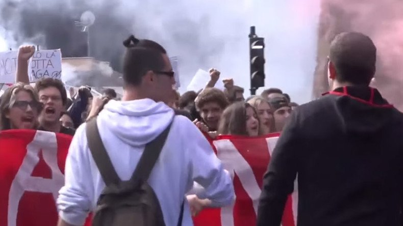 ‘This generation says no!’ Italian students take to the streets, scuffles break out (VIDEO)