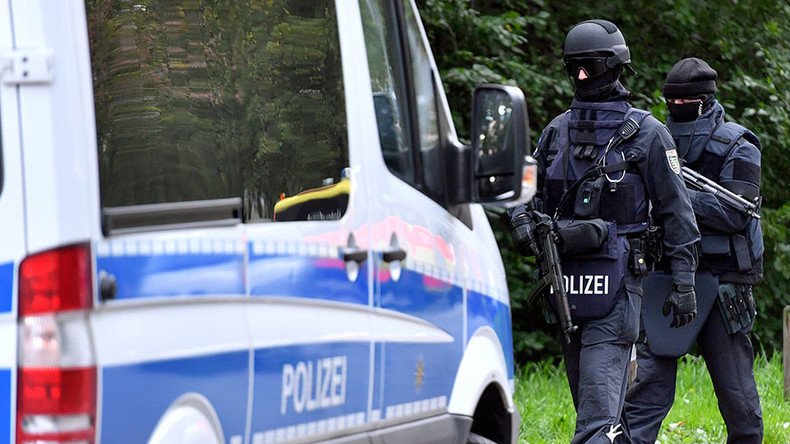Syrian refugees capture bomb plot suspect, hand him over to German police