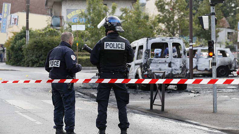 French Police say lawless ‘no-go’ areas exist, challenge PM Valls who says they don’t