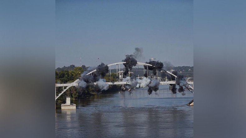 The Arkansas bridge that refused to be demolished (VIDEOS)