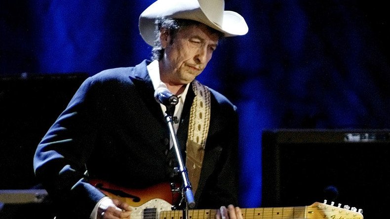 Nobel Prize panel gives up trying to reach Bob Dylan after his unprecedented win for literature