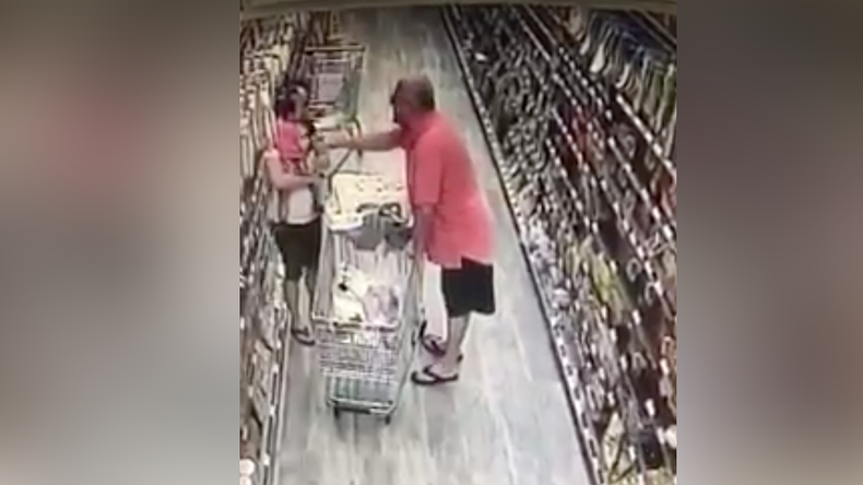 Kidnapper or creep? Man caught on camera grabbing baby (VIDEO) 