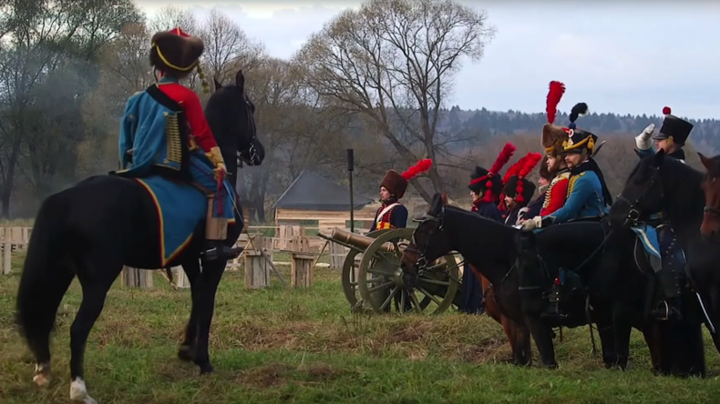 Battle from War & Peace brought to life as Napoleon’s defeat reenacted near Moscow (VIDEO)