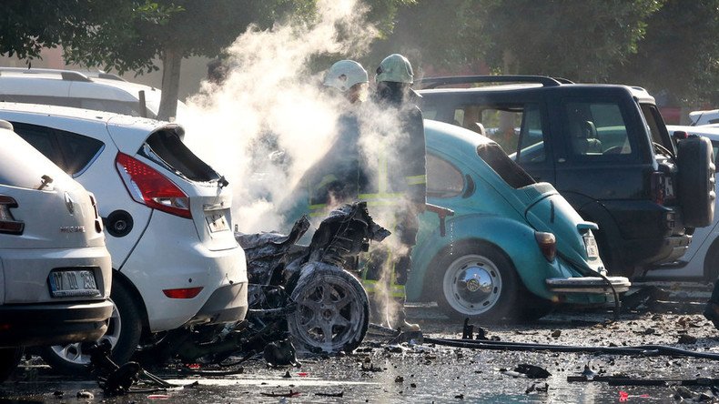 Blast near Chamber of Commerce building in Antalya, Turkey, ambulances at scene (VIDEO)