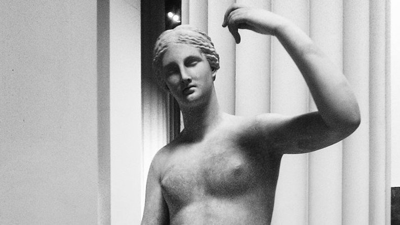 Waitress accidentally breaks ancient Roman statue at British Museum