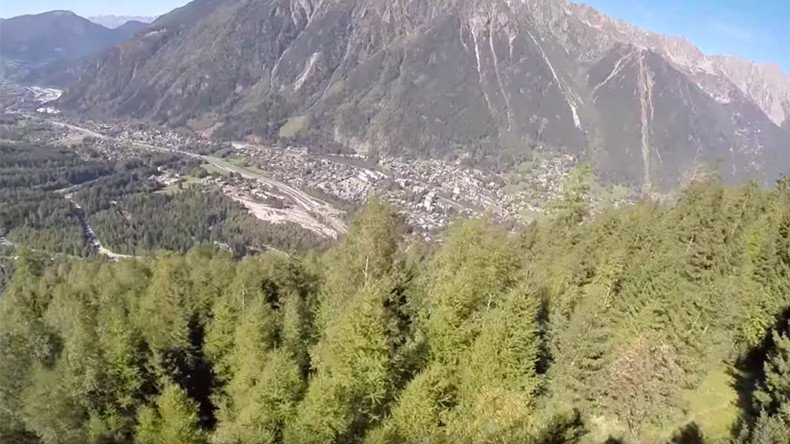 Terrifying wingsuit crash caught on camera