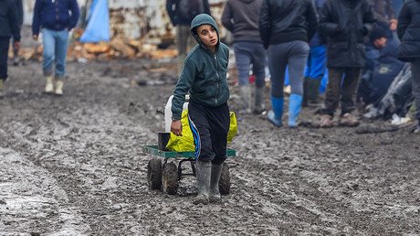 Britain to accept hundreds of child refugees as France clears Calais camp