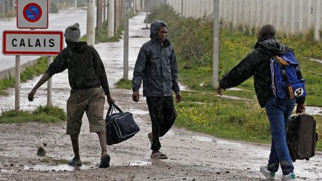 ‘A lot of controversy’ around resettling Calais ’jungle’ refugees