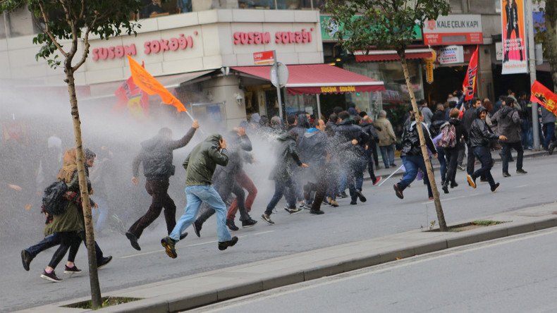 Turkish riot police use water cannon, tear gas against Istanbul protesters (VIDEO, PHOTOS)