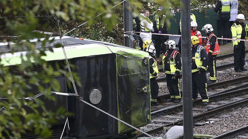 5 dead, 50 injured in south London tram derailment (VIDEO)