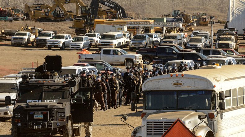 Man drives car into crowd of N Dakota pipeline protesters, threatens them with gun (VIDEO)