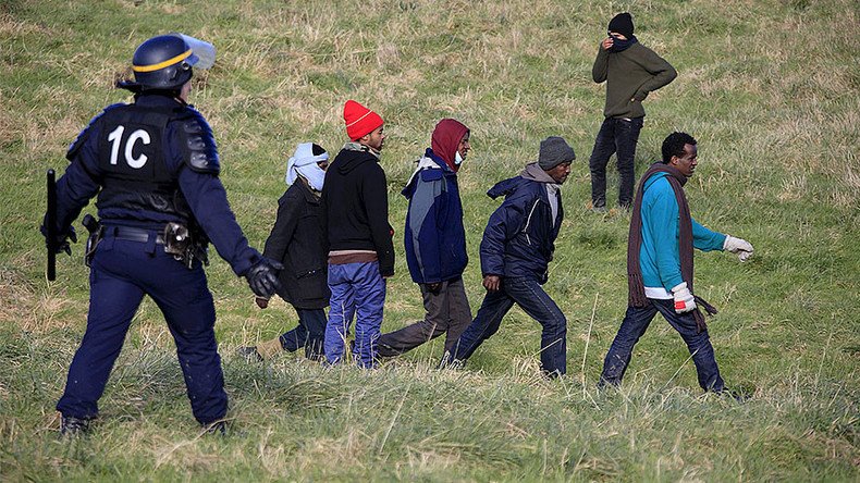Calais border will definitely move to England, says French presidential frontrunner