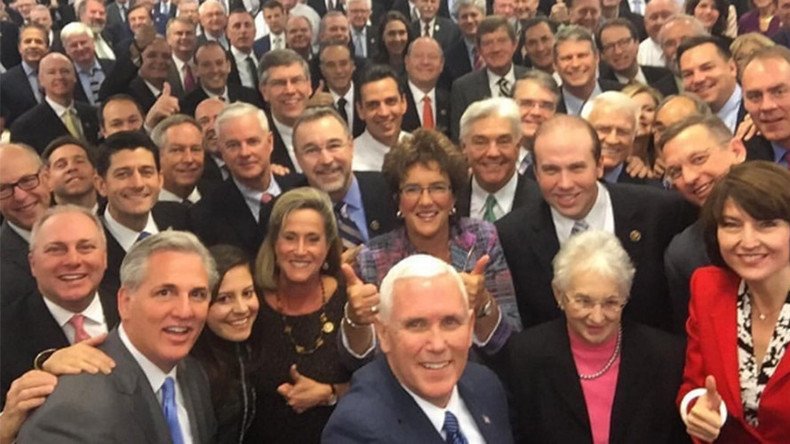 #HouseSoWhite: Pence ‘Unified’ GOP selfie gets trolled on Twitter