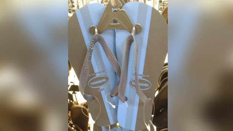 Internet & dress part 2: What color are these flip-flops? (POLL)