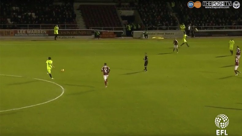 The best misplaced pass in football history? (VIDEO)