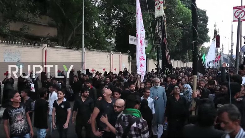 Shia Muslims shed blood in Mumbai to mark death of Mohammed's grandson (GRAPHIC VIDEO)