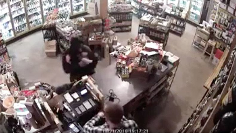 LA shop owner fights off gun-wielding robber (VIDEO)