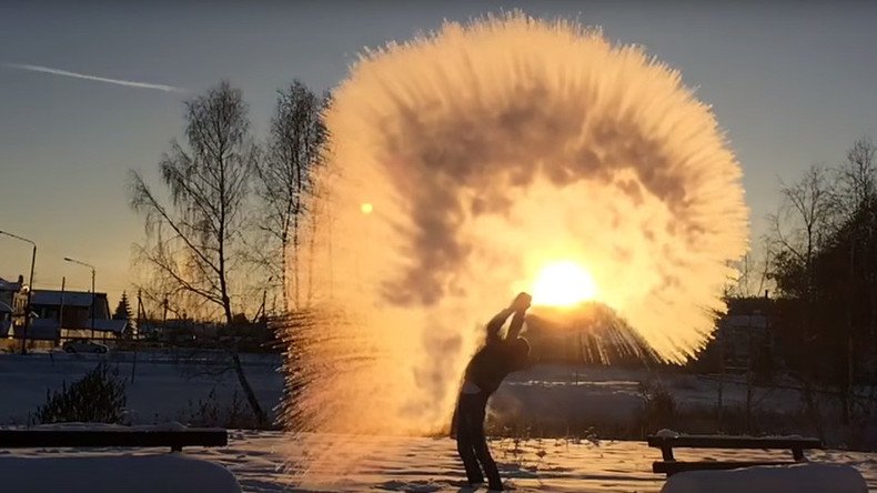 Winter eye-candy: What biting Russian winter does to boiling water (VIDEO)