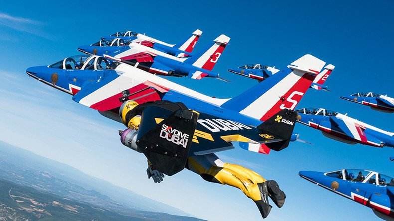 Jetpack trio swoop alongside French Air Force jets (VIDEO)