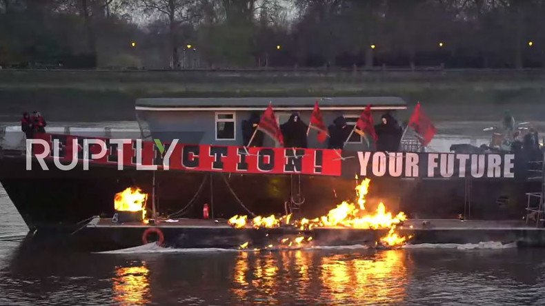 Punk protest: Son of Sex Pistols manager burns memorabilia worth £5mn (VIDEO)