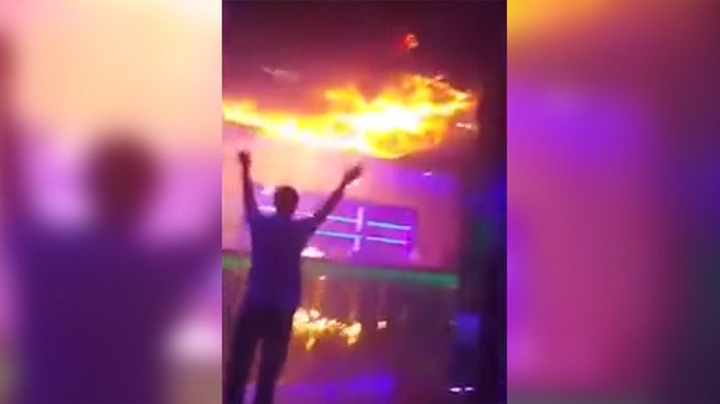 Fire-breather sets club ablaze in Ukraine, partygoers pose for pics while it burns (VIDEO)