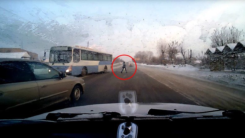 Pedestrian narrowly escapes speeding bus on snowy road, doesn’t skip a beat (VIDEO)