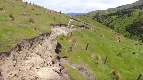 Epic drone footage captures giant cracks left by New Zealand earthquake (VIDEOS)