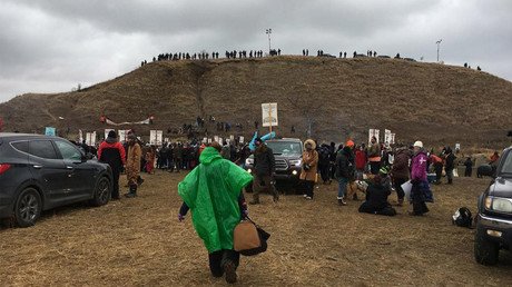 Dakota pipeline protesters build bridge in battle for Turtle Island (VIDEO)