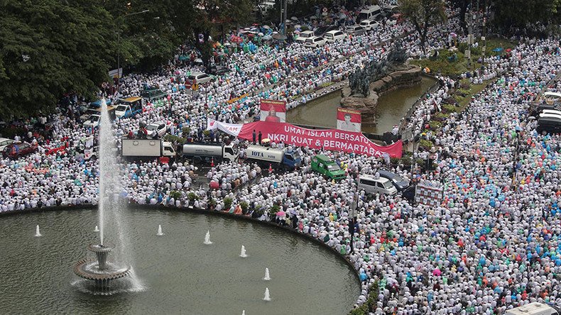 200,000 Muslims rally in Indonesia to protest against ‘blaspheming’ Christian governor