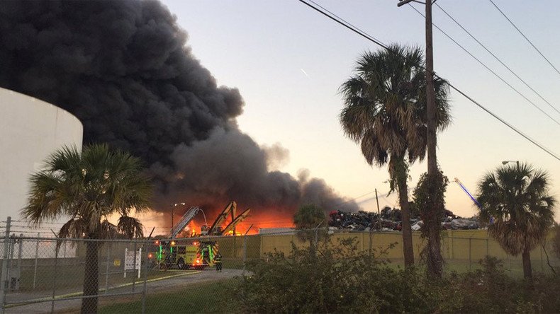 Large scrap metal fire rages at Florida recycling plant (PHOTOS, VIDEOS)