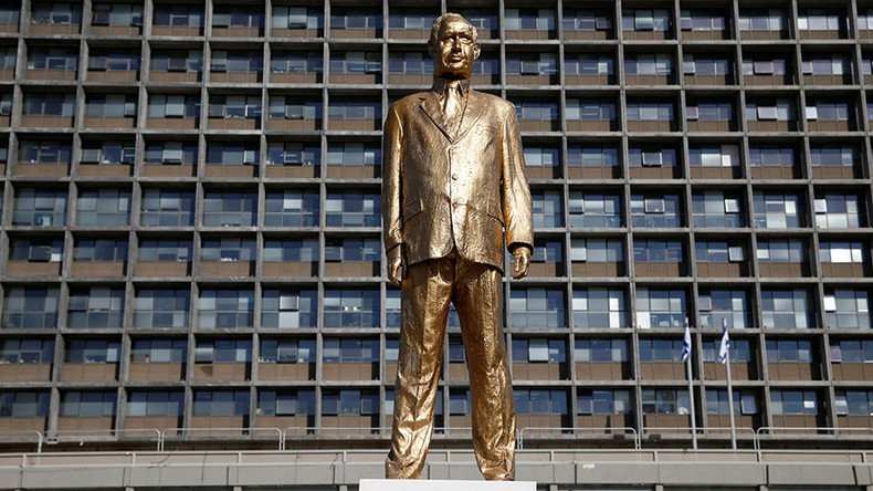 Big Bibi: Golden statue of PM Netanyahu mysteriously appears in Tel Aviv
