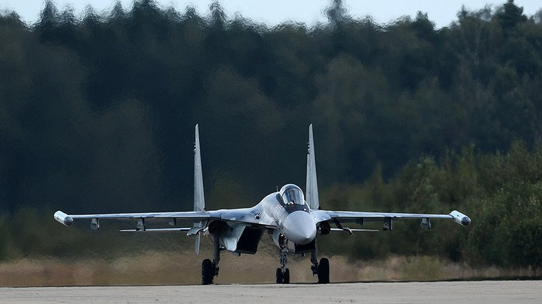Russia’s cutting-edge Su-35 fighters arrive at Karelia base (VIDEO)