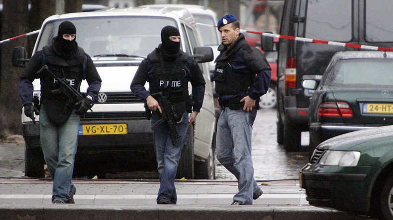 Terrorism suspect with loaded Kalashnikov & ISIS flag arrested in Rotterdam – reports