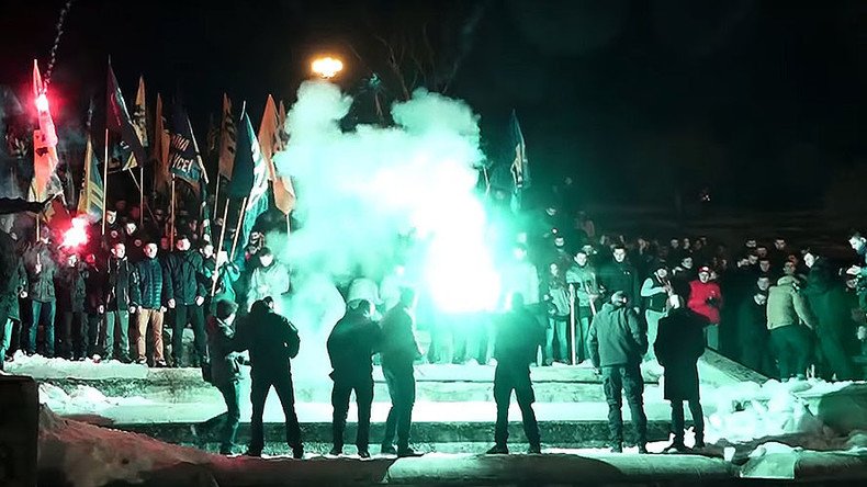 Ukrainian ultra-nationalist Azov battalion stages torch-lit march in Kharkov (VIDEOS)