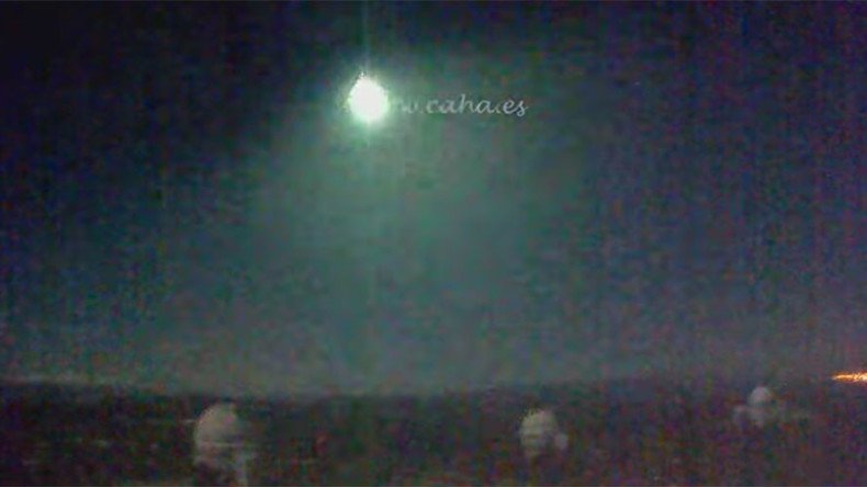 Bright moon arising: Huge fireball recorded crossing night sky over Spain (VIDEOS)