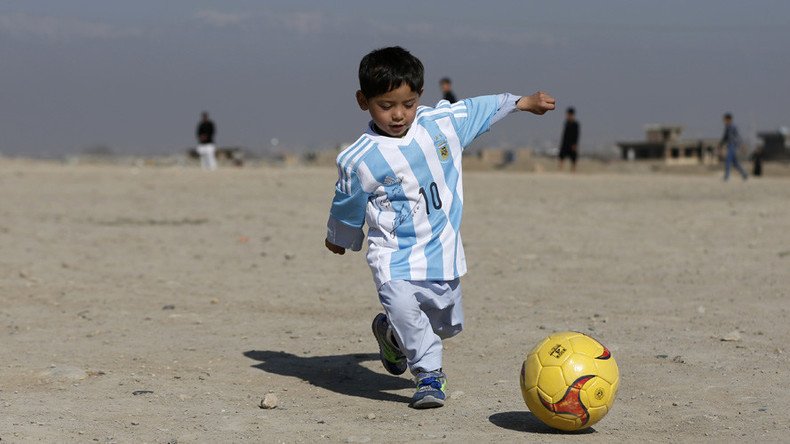 ‘Plastic bag’ Messi fan finally meets his soccer hero (VIDEOS, PHOTOS)